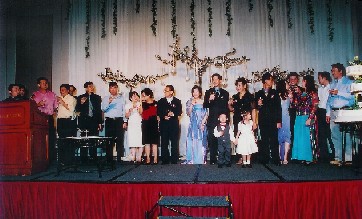 toasting at chinese wedding dinner